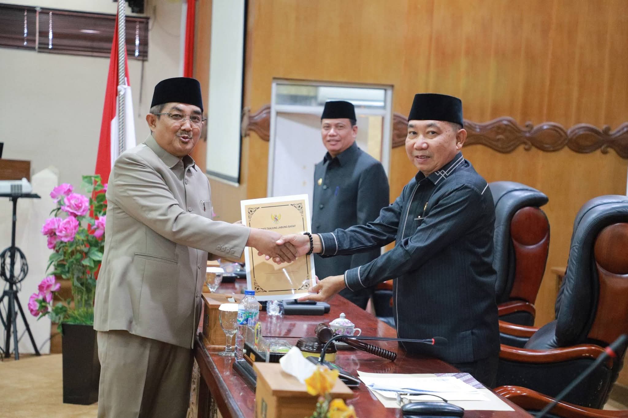 Bupati Sampaikan Tanggapan atas Pemandangan Umum Fraksi DPRD terhadap LKPJ 2025