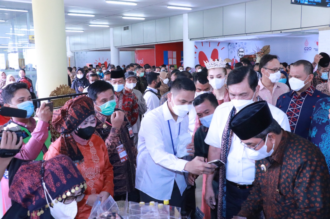 Di Acara Gernas BBI, Bupati UAS Apresiasi Produk UMKM Tanjab Barat