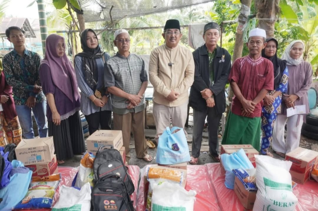 Bupati Tanjab Barat Salurkan Bantuan untuk Korban Kebakaran di Tungkal III
