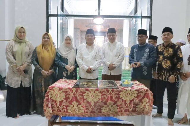 Wakil Ketua I DPRD Tanjabbar Hadiri Peresmian Masjid Al-Anwar