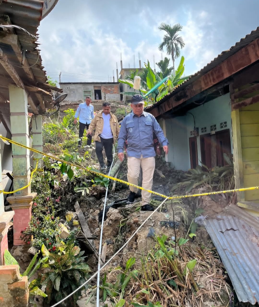 Wabup Tanjab Barat Kunjungi Lokasi Longsor, Pemda Siapkan Rekonstruksi Bersama PT WKS