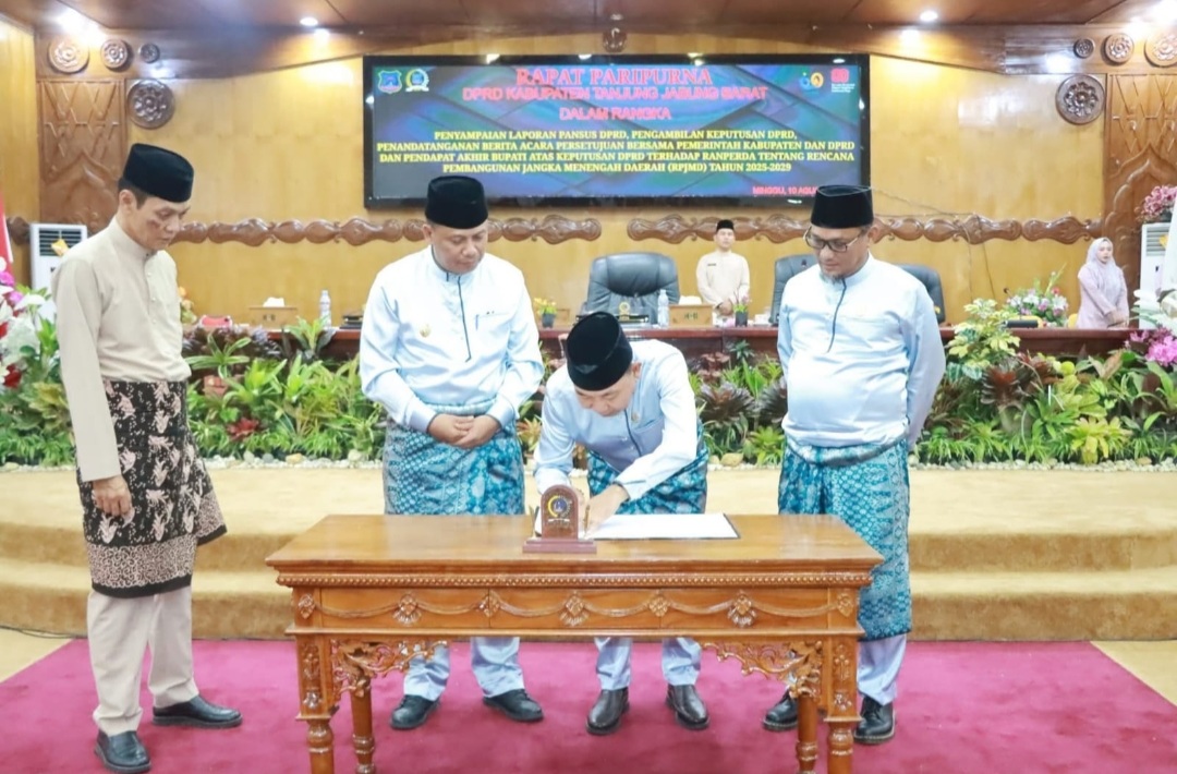 DPRD Tanjab Barat Gelar Rapat Paripurna Ke-IV, Tetapkan RPJMD 2025-2029 “BERKAH MADANI”